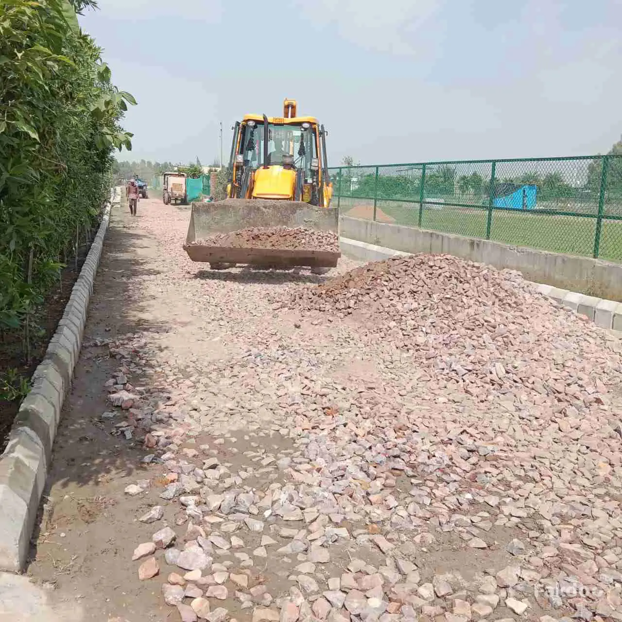 Noida expressway highway ke pas plot