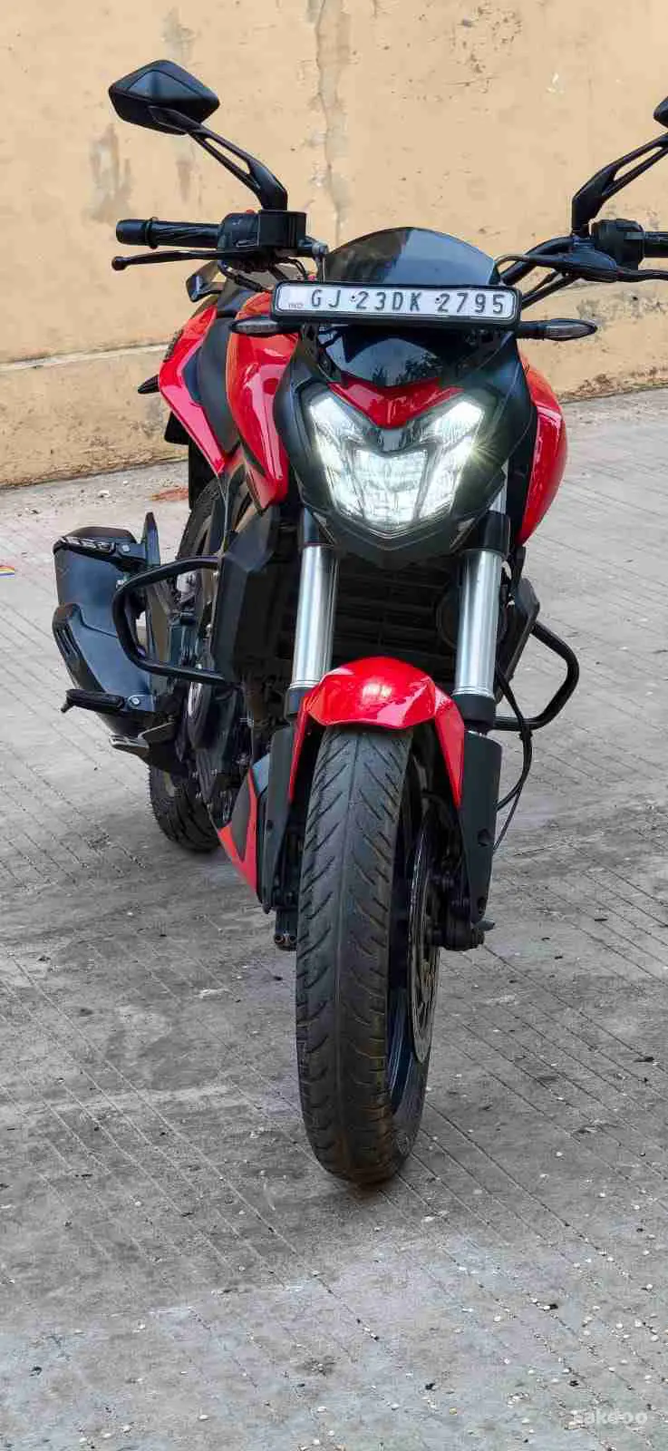 Bajaj dominar 250