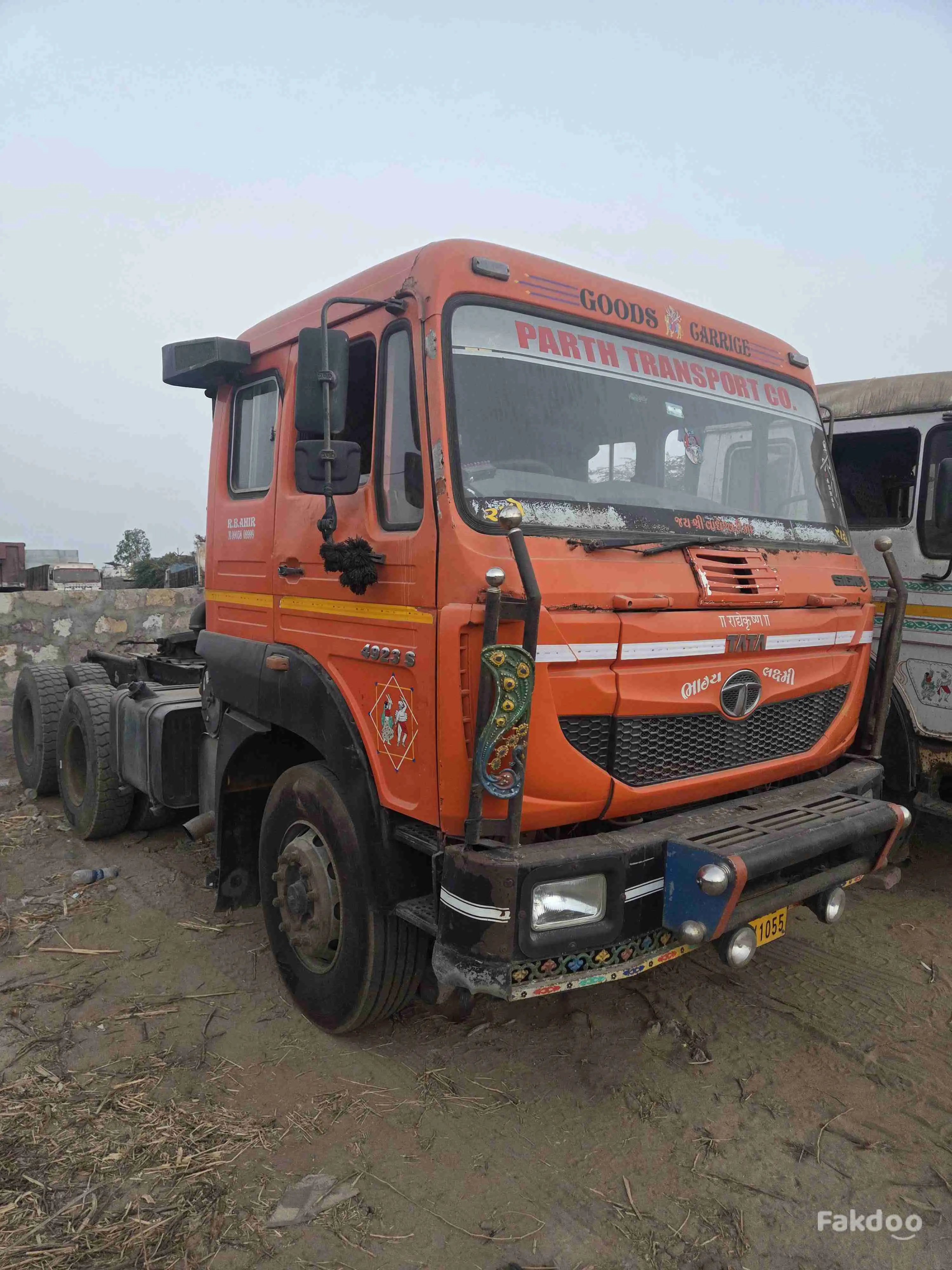 TATA 4923 trilar 