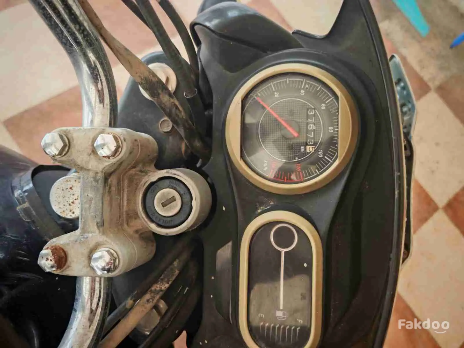 Bajaj V15