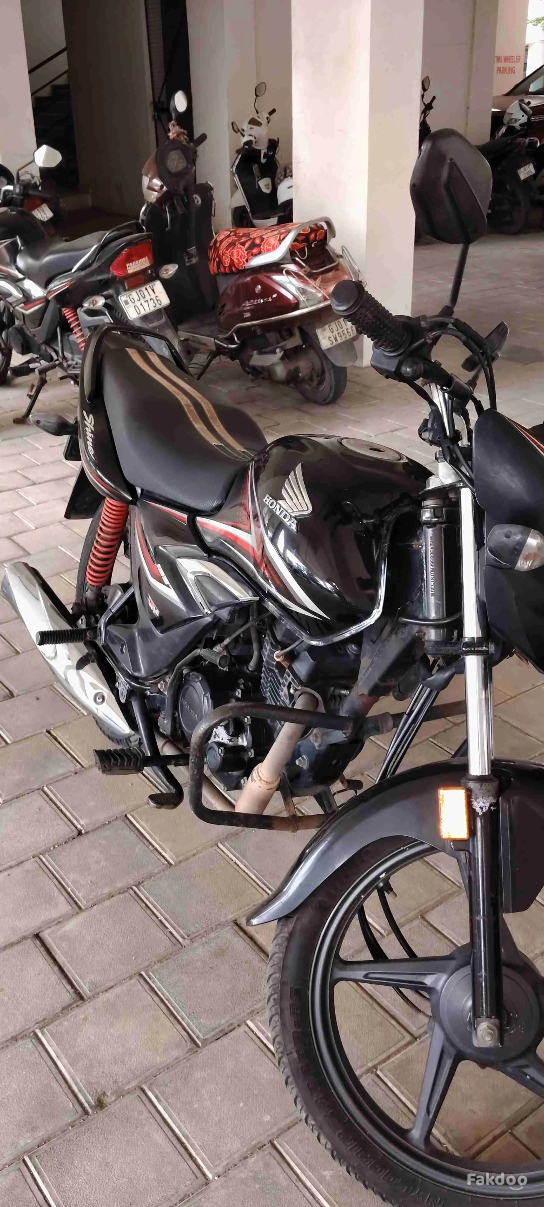 Honda shine well condition 1 st owner in Science City, Ahmedabad, Gujarat - Fakdoo - 3 - Thumbnail