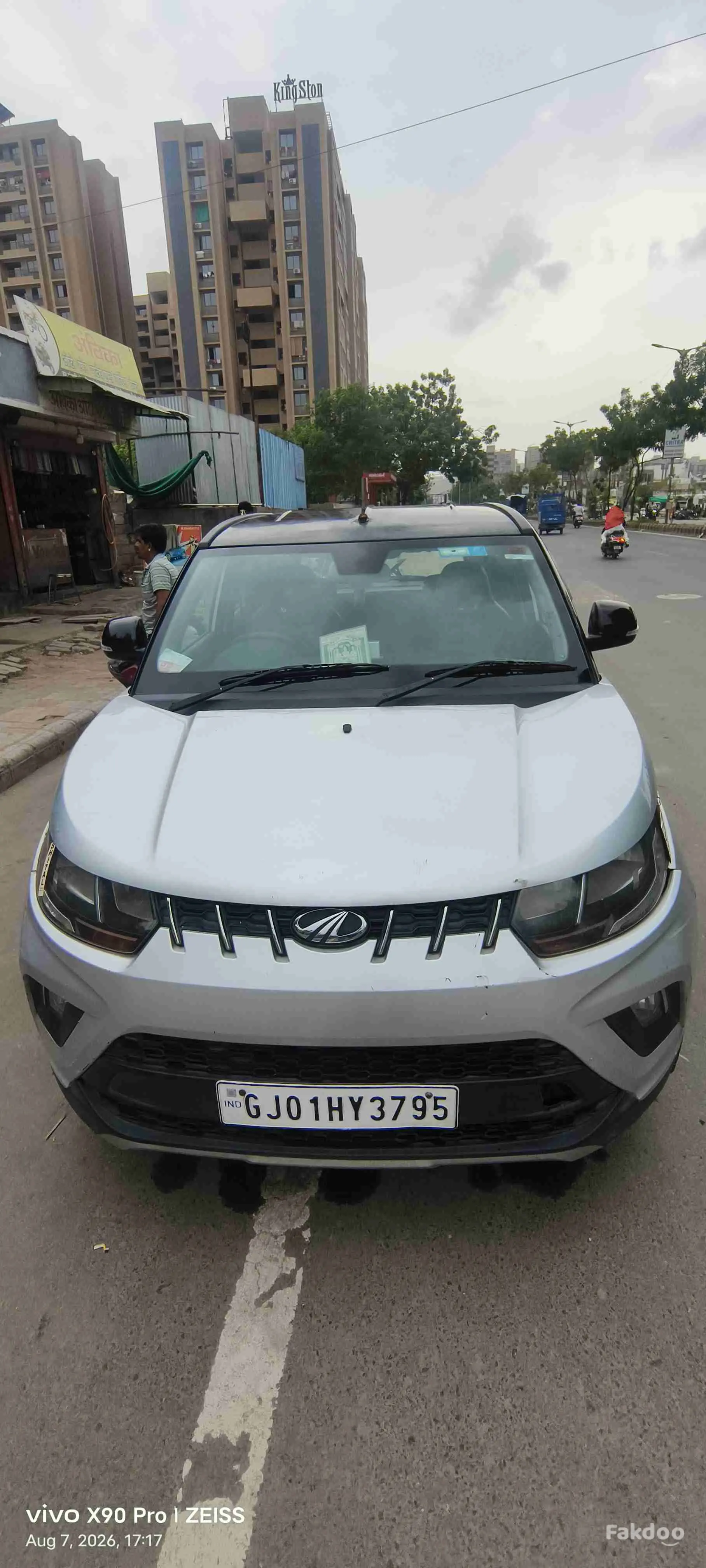 Mahindra KUV 100 K8 CNG 6 seater