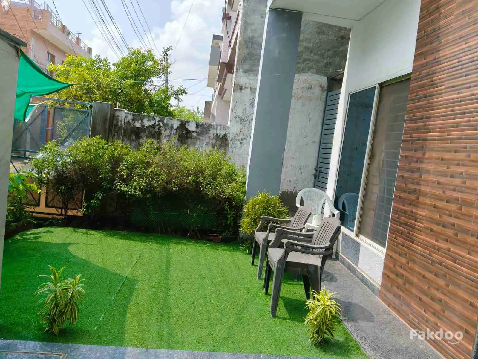 7 bhk independent kothi with PG running income