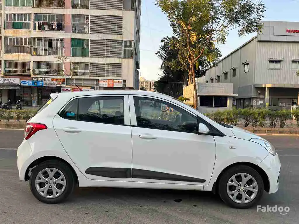 Hundai grand i10 in Radhanpur Road, Mehsana, Gujarat - Fakdoo - 2 - Thumbnail