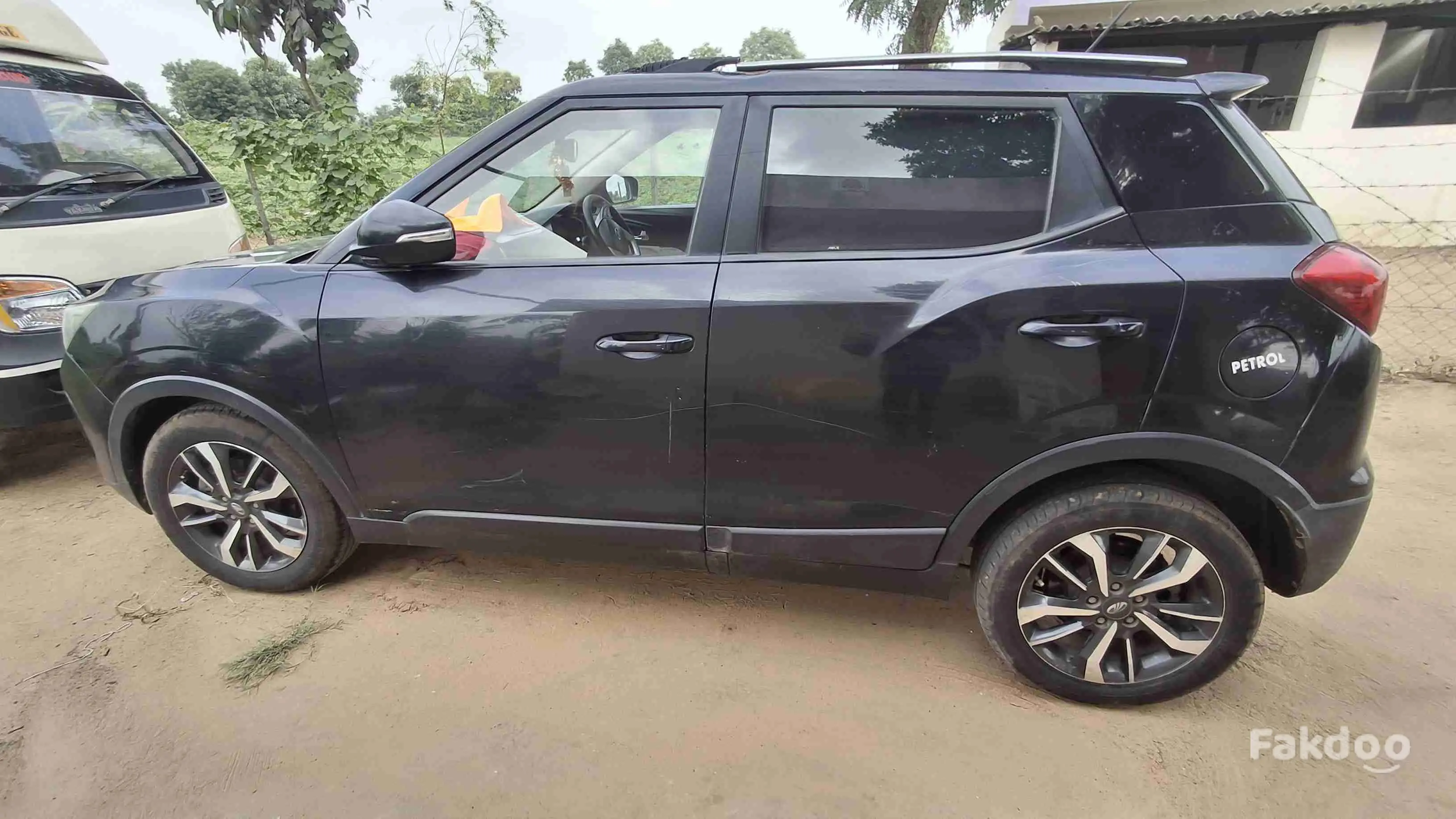 XUV300 W8