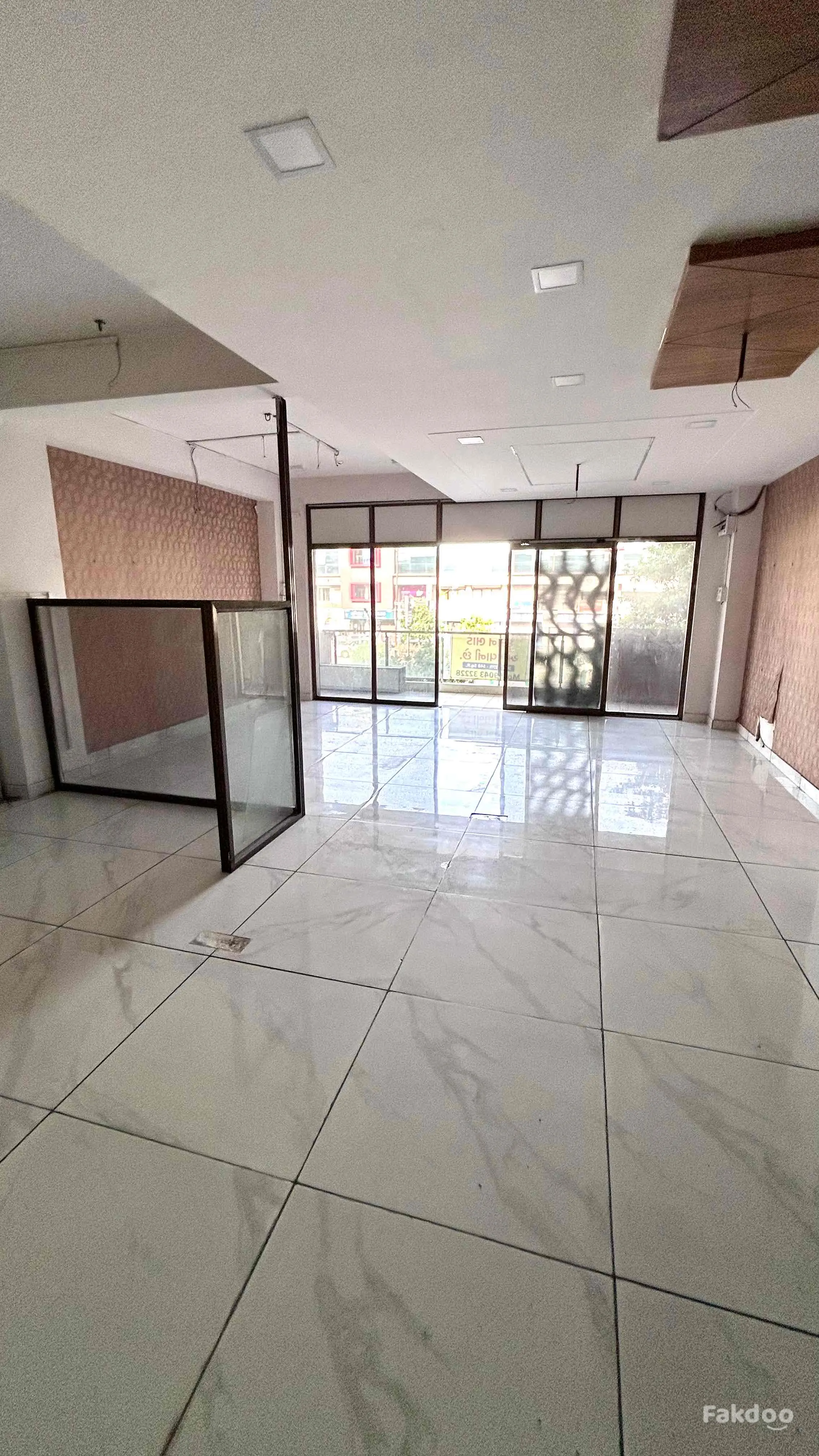 550 sqft first floor shop