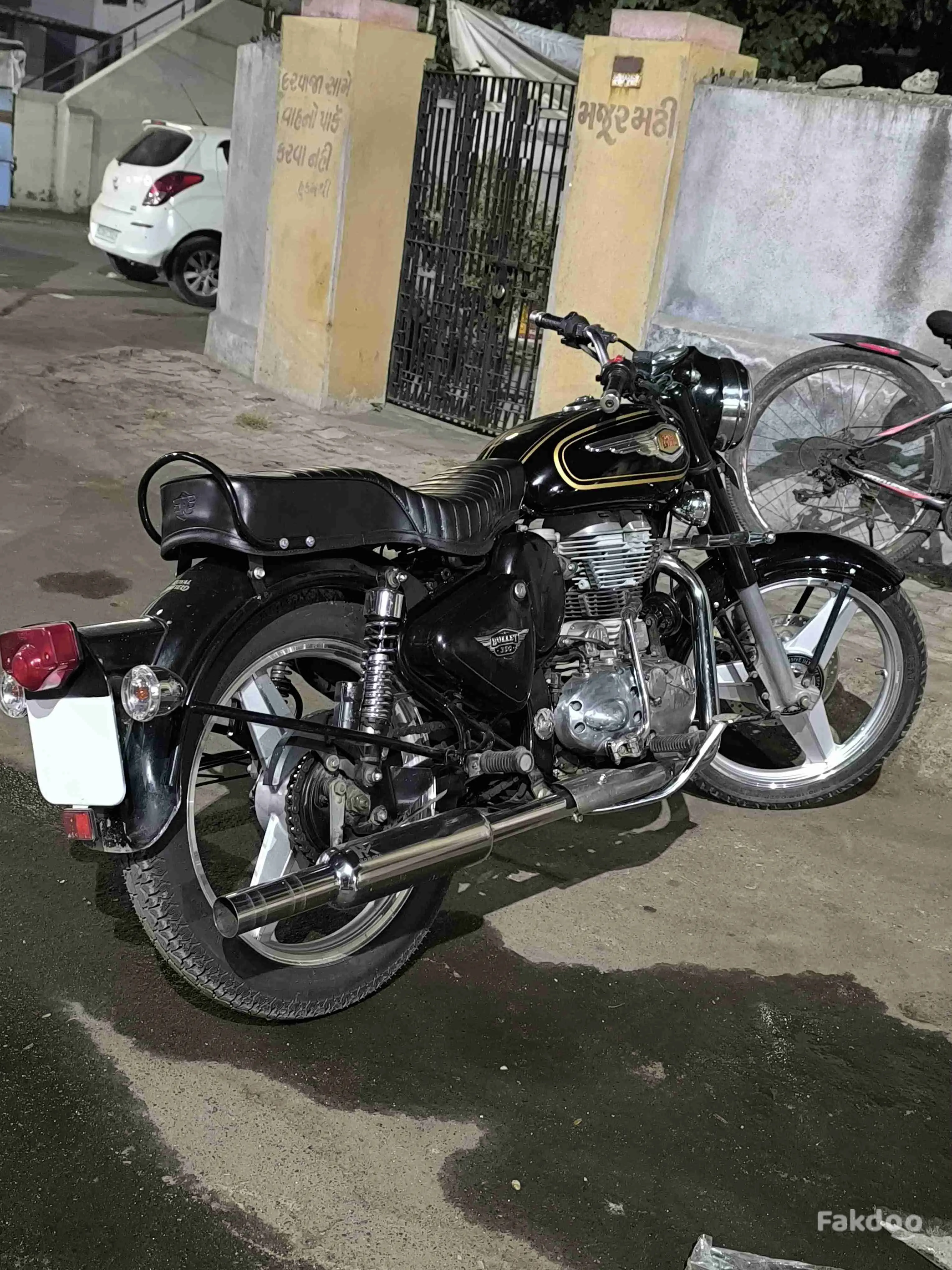 Buy Used Royal Enfield Classic 350 in Rajkot, Gujarat - Fakdoo - 3 - Thumbnail
