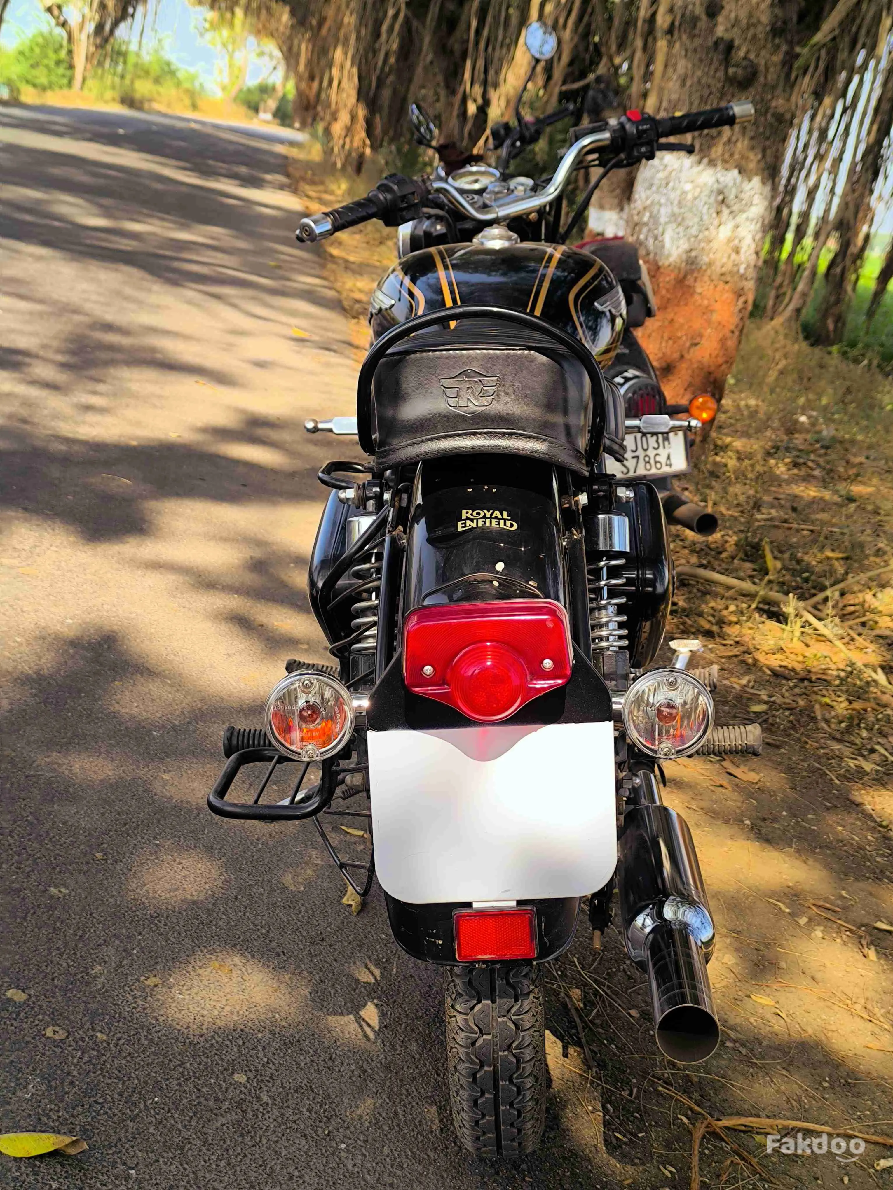 Buy Used Royal Enfield Classic 350 in Rajkot, Gujarat - Fakdoo - 5 - Thumbnail