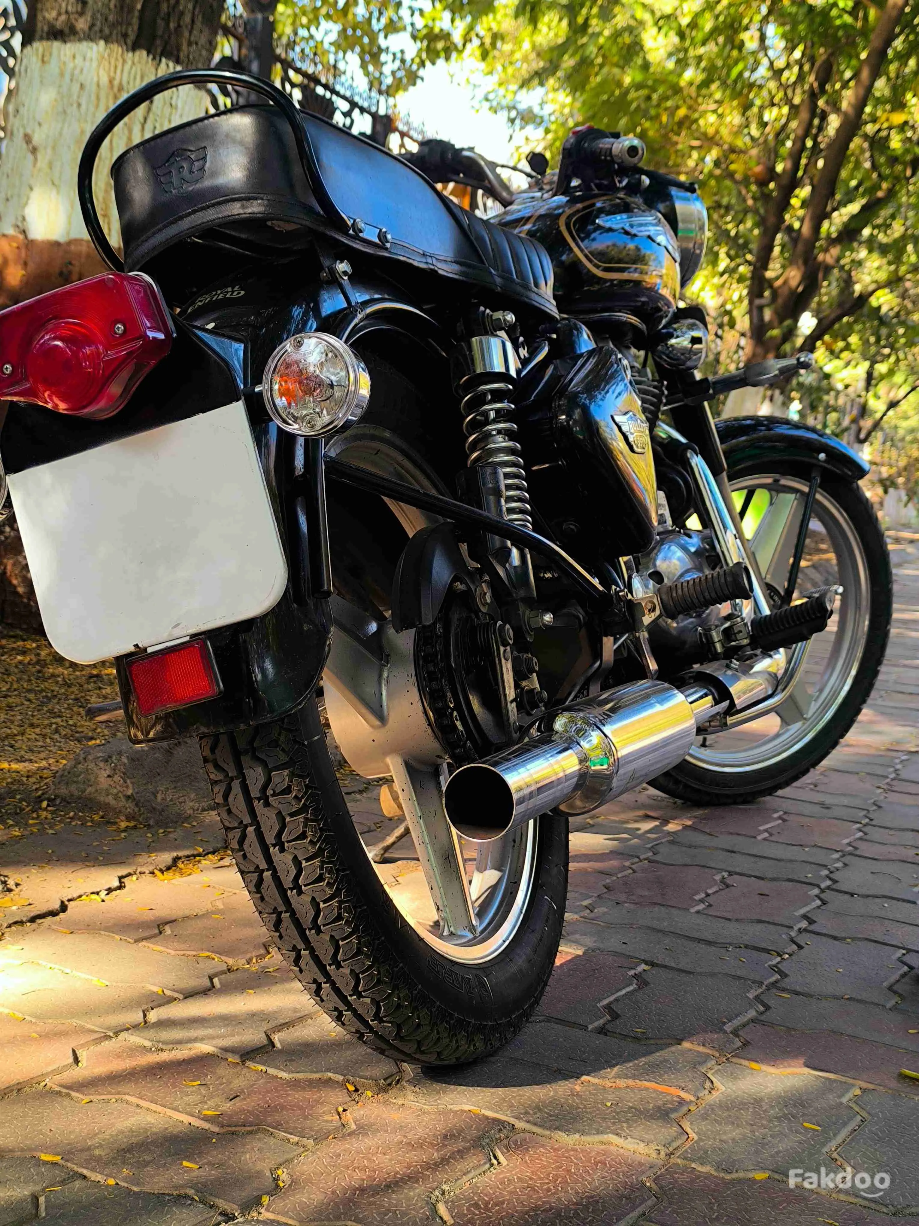 Buy Used Royal Enfield Classic 350 in Rajkot, Gujarat - Fakdoo - 2 - Thumbnail