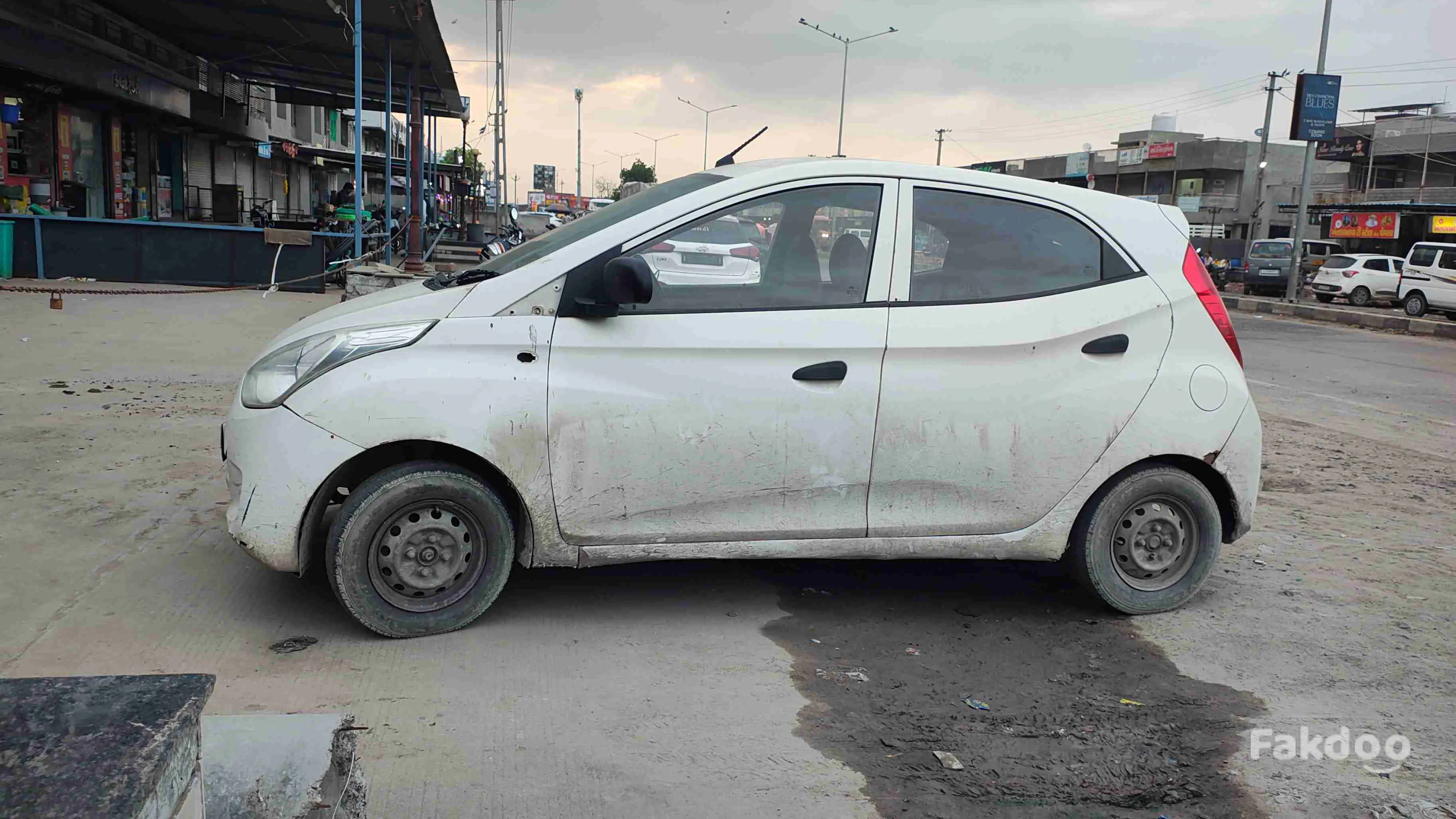Buy Used Hyundai Eon in Dholka, Gujarat - Fakdoo - 2 - Thumbnail