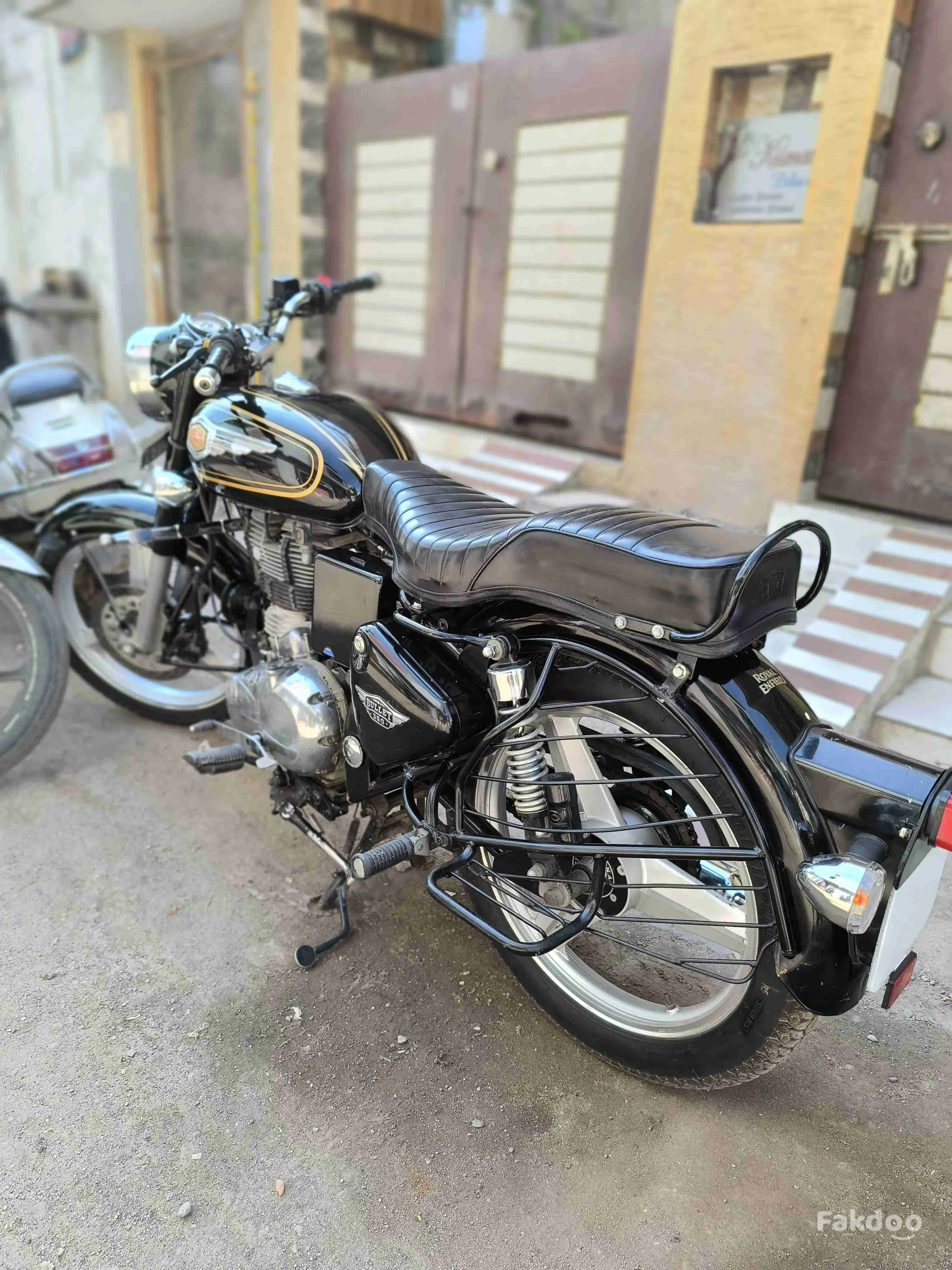 Buy Used Royal Enfield Classic 350 in Rajkot, Gujarat - Fakdoo - 6 - Thumbnail